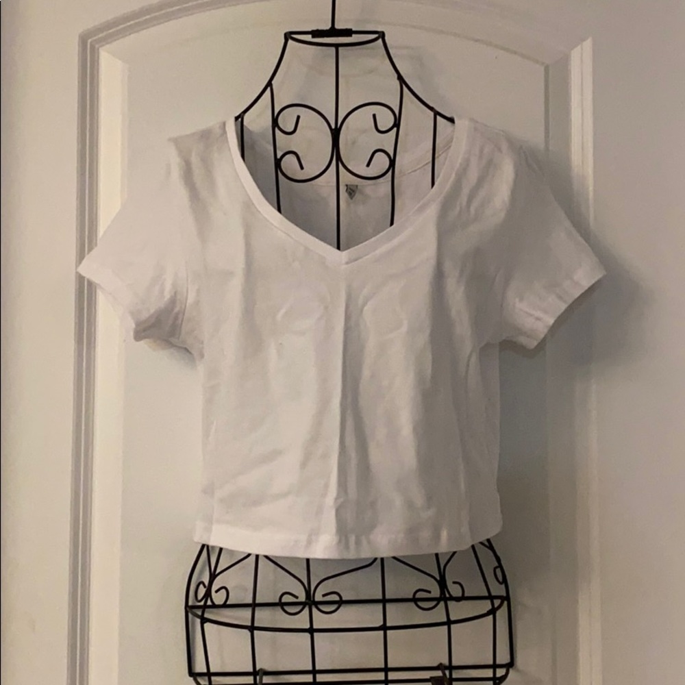 Simple White Cropped T shirt
